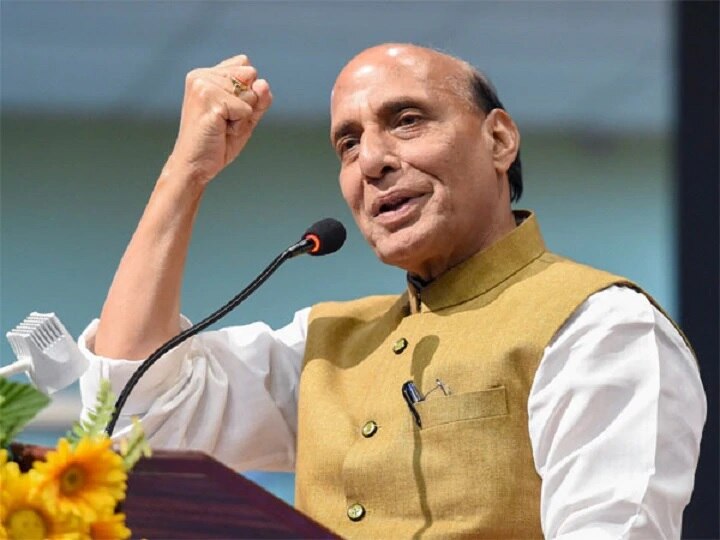 Rajnath Singh states of not remaining dependent on other countries for India's defence Rajnath Singh on Defence: প্রতিরক্ষার জন্য অন্য দেশের ওপর নির্ভর করে থাকতে পারে না ভারত, হ্যালের নয়া প্ল্যান্টের সূচনা করে রাজনাথ
