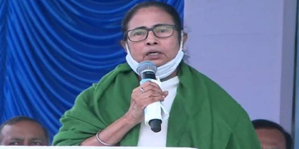 Mamata Banerjee in Alipurduar: Mamata dances during mass wedding ceremony Mamata Banerjee in Alipurduar: উত্তরবঙ্গ পুনর্দখলে মরিয়া তৃণমূল, ফালাকাটার অনুষ্ঠান থেকে আদিবাসীদের মন জয়ের চেষ্টা মুখ্যমন্ত্রীর