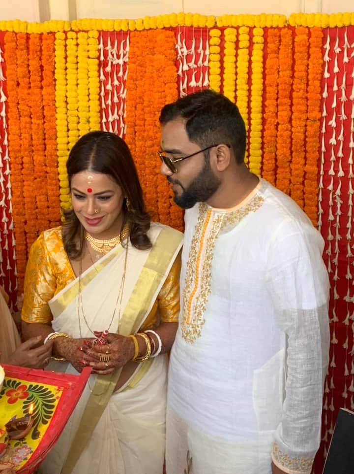 আজ সকালে একইসঙ্গে গায়ে হলুদের রীতি পালন করেন ইমন-নীলাঞ্জন। 