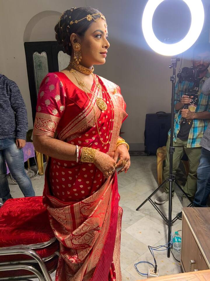 নববধূর সাজে ইমন।