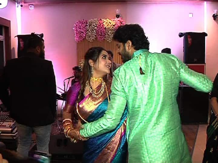 নতুন জীবনে পা। নতুন করে পথ চলা শুরু। বিয়ের রিসেপশনে নিজেদের অনুভূতির কথা জানালেন ওম ও মিমি। 