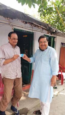 Swastha Sathi Card: বৃদ্ধাশ্রমে গিয়ে হাতে হাতে স্বাস্থ্যসাথী কার্ড পৌঁছে দিল যুব তৃণমূল