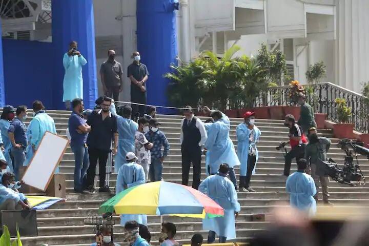 শুরু হয়েছে অজয় দেবগণের নতুন ছবি মেডে-র শ্যুটিং শুরু হল। ছবিতে এবার পরিচালকের ভূমিকায় অজয়। ছবি ঘোষণা হওয়ার পর থেকেই তা নিয়ে উচ্ছ্বসিত নেটিজেনরা।