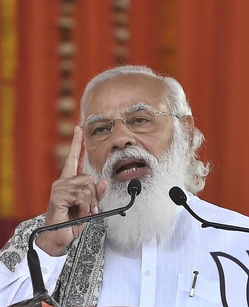 এরপর মোদি বলেন,  ‘মেদিনীপুরের পবিত্র মাটিতে আসতে পেরে ধন্য মনে করছি। এই মাটিতেই তৈরি হয়েছিল তাম্রলিপ্ত জাতীয় সরকার। মেদিনীপুরের মাটির গুণে আমি মুগ্ধ। বাংলার এই পবিত্র মাটিকে কুর্নিশ জানাচ্ছি।’