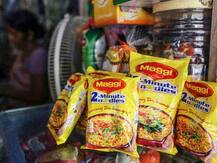 नेस्लेची मॅगी पुन्हा वादात, कंपनीसह वितरक आणि विक्रेत्यांना 62 लाखांचा दंड