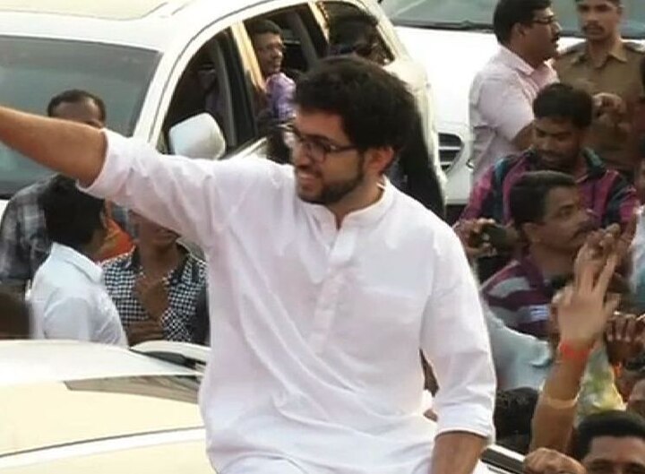 Aditya Thackerays Yuva Sena Workers May Join Bjp नाराज युवासैनिक भाजपच्या वाटेवर, आदित्य ठाकरेंच्या युवासेनेत फूट?