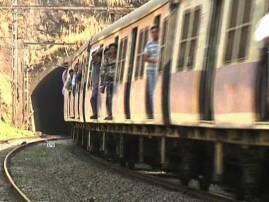 Mumbai Local Killed 66 Commuters In One Week मुंबई रेल्वेमार्गावर आठवड्याभरात 66 प्रवाशांचे बळी