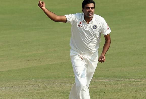 किवींचा पहिला डाव 299 धावात आटोपला, अश्विनचे 6 बळी India Vs New Zealand Indore Test Third Day किवींचा पहिला डाव 299 धावात आटोपला, अश्विनचे 6 बळी