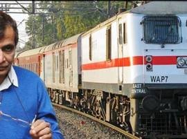 One Twit On Rail Minister Suresh Prabhu Take Action Immediately एक ट्वीट, 15 रुपये आणि टीटीने गमावली नोकरी