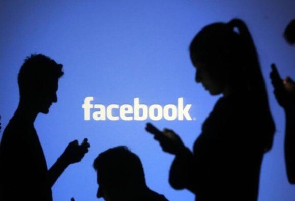 Many users deleted Facebook account after data leak डेटा लीक प्रकरणानंतर फेसबुकवरुन लाखो युजर्स ‘लॉग आऊट’