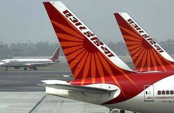 air hostess alleges molestation by pilot in Ahmedabad-Mumbai flight एअर होस्टेसचा विनयभंग, पायलटविरुद्ध गुन्हा