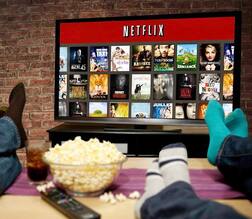 नेटफ्लिक्सचा पासवर्ड शेअर करणं महागात पडणार?