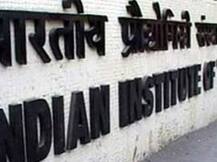 पदवीदान कार्यक्रामासाठी आयआयटी पवईची खादीला पसंती