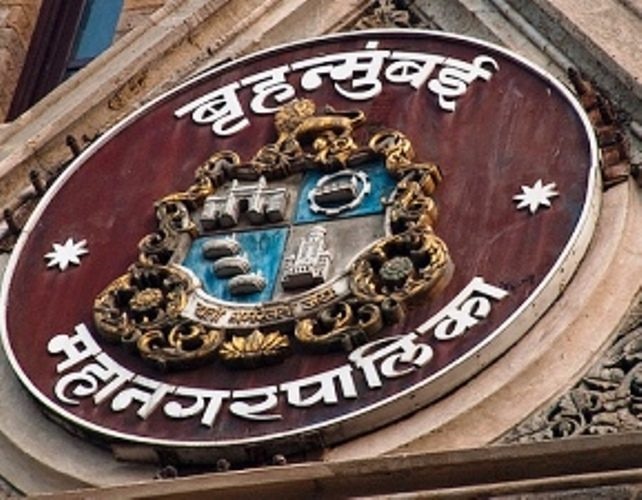 Homes Up To 500 Feet In Mumbai Tax Free Proposal Approved In Bmc Latest Update मुंबईतील 500 फूटापर्यंतची घरं टॅक्स फ्री, पालिकेत ठराव एकमतानं मंजूर
