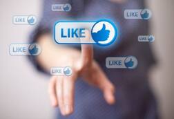 लाईक्स आणि शेअरसाठी आवाहन करणाऱ्यांवर फेसबुकचा बडगा