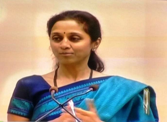 Supriya Sule Targets Bjp Cm Devendra Fadnavis ...तर दस नंबरी नागीण स्वभाव दाखवेल : सुप्रिया सुळे