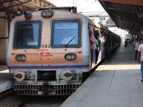 Megablock On Mumbai Suburban Railway Latest Updates मुंबईत रेल्वेच्या तीनही मार्गांवर आज मेगाब्लॉक