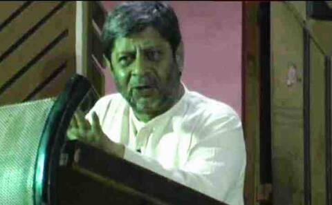 औरंगाबादमध्ये श्रीहरी अणेंच्या गाडीवर शिवसैनिकांकडून दगडफेक औरंगाबादमध्ये श्रीहरी अणेंच्या गाडीवर शिवसैनिकांकडून दगडफेक