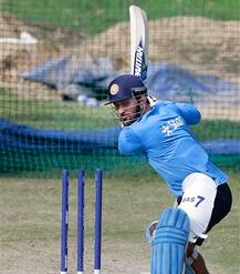 \'धोनी आजही कसोटी क्रिकेट खेळू शकतो\'