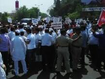 पाडव्याला सोनं खरेदीचा मुहूर्त टळणार, संप मागे घेण्यास सराफांचा नकार