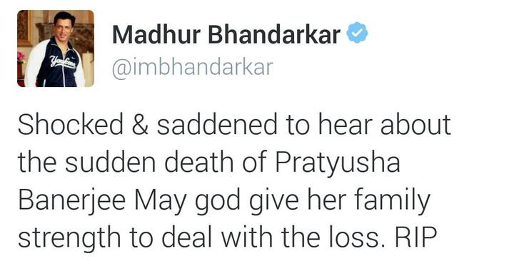ट्विटरवरुन दिग्दर्शक मधुर भांडारकर यांनी श्रद्धांजली अर्पण केली.