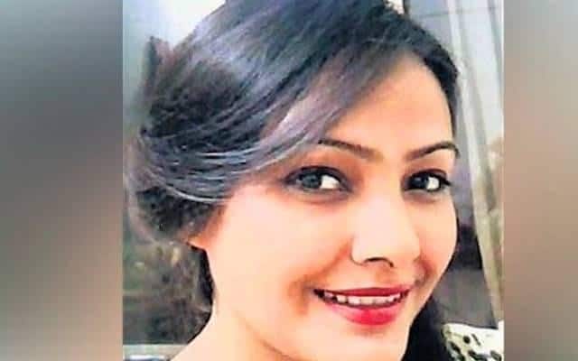 शिखा जोशी: बीए पास सिनेमात छोटीशी भूमिका करणाऱ्या अभिनेत्री शिखा जोशीनं मे 2015 साली मुंबईतील आपल्या राहत्या घरी आत्महत्या केली होती.