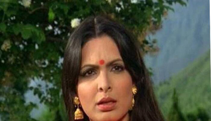 परवीन बाबी: परवीन बाबी ही ही ग्लॅमसर अभिनेत्री होती. अमिताभ बच्चन, जितेंद्र यांच्यासोबत त्यांची जोडी बरीच हिट झाली होती. मात्र, तिनेही आत्महत्या केली. तिचा मृतदेह बंद खोलीत आढळून आला होता. काही जणांच्या मते, मधुमेहामुळे तिचा मृत्यू झाला होता.