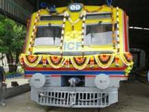 बहुप्रतीक्षित एसी लोकल मुंबईत दाखल, 16 एप्रिलपासून चाचणी