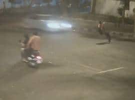 भरधाव मर्सिडीजनं तरुणाला उडवलं, अपघाताची दृश्य सीसीटीव्हीत कैद Hit And Run In Delhi One Dead भरधाव मर्सिडीजनं तरुणाला उडवलं, अपघाताची दृश्य सीसीटीव्हीत कैद