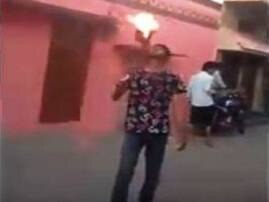 Hyderabad 19 Year Olds Stunt For Tv Goes Wrong Ends In Death तोंडात रॉकेल घेऊन आगीवर फुंकर मारण्याचा स्टंट जीवावर