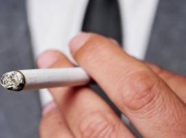Smoking Can Cost You Rs 1 Crore In Thirty Years चेन स्मोकर्सचं सिगरेटमुळे एक कोटी रुपयांचं नुकसान