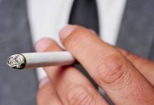 Coronavirus | कोरोनामुळे धुम्रपान करण्यापासून रोखलं म्हणून पोलिसांवर अरेरावी; गुन्हा दाखल