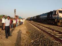 पाणी एक्स्प्रेसच्या भेटीनंतर लातूरच्या विद्यार्थ्यांना जलबचतीचे धडे