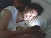 या सहा कारणांमुळे झोपताना स्मार्टफोन वापरु नये!