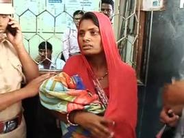 A Women Carrying Dead Body Of Arrested In Aurangabad बाळाचा मृतदेह हातात घेऊन भीक मागणाऱ्या महिलेला अटक