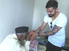 Virat Kohli Visits Old Age Home Abhalmaya In Pune ग्रेट विराट, कोहलीची पुण्यातील वृद्धाश्रमाला भेट