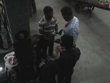 मुंबईत चौकशीच्या नावे प्रवाशांना लुटणारे जीआरपी कॅमेरात कैद