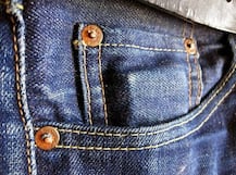 जीन्सवरच्या छोट्या बटणांचा उपयोग काय?