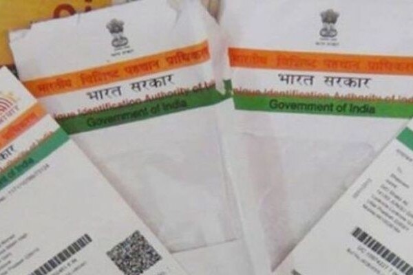 Aadhaar Likely To Be Linked For Getting On A Plane विमान तिकीट बुकिंग आधार संंलग्न होण्याचे संकेत