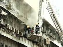 मुंबईत हरीश चेंबर इमारतीला भीषण आग, ट्रॅफिक जाम