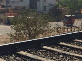 Couple Ends Life By Jumping In Front Of Train In Pune पुण्यात रेल्वेखाली प्रेमी युगुलाची आत्महत्या