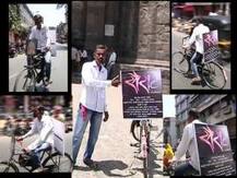 नागराजच्या चाहत्याचा 'सैराट' प्रवास, बार्शी-पुणे अंतर पोस्टरसह सायकलवर पार