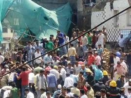 Mumbai Three Story Building Collapse At Kamathipura मुंबईच्या कामाठीपुरात इमारत कोसळली, 6 जणांचा मृत्यू