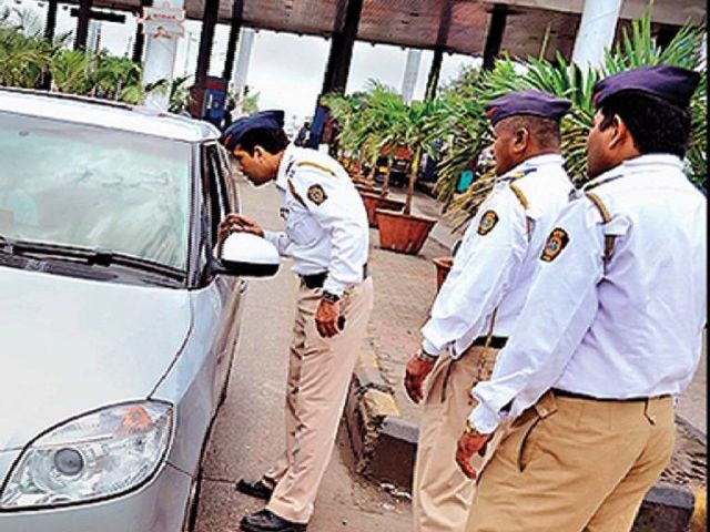 mumbai traffic police will issue notice to defaulters or court will take action  Mumbai Traffic : गाडीवरील दंड भरा अन्यथा कोर्टात खेचलं जाणार, वाहतूक पोलिस देणार थकबाकीदारांना नोटीस