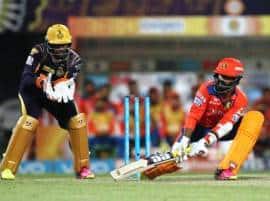 कार्तिकची दमदार खेळी, कोलकाताला नमवून गुजरात पुन्हा अव्वल Dinesh Karthik Bowlers Take Gujarat Lions Top Of Points Table कार्तिकची दमदार खेळी, कोलकाताला नमवून गुजरात पुन्हा अव्वल