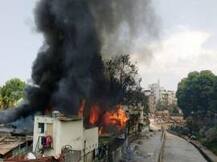 पुण्यात झोपडपट्टीला भीषण आग, आगीनंतर 10 सिलेंडरचा स्फोट