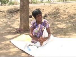 Aurangabad Woman Who Is Mentally Ill Tied To Tree With Rope म्हणून तिला दोरखंडाने 20 वर्ष बांधून ठेवलं...