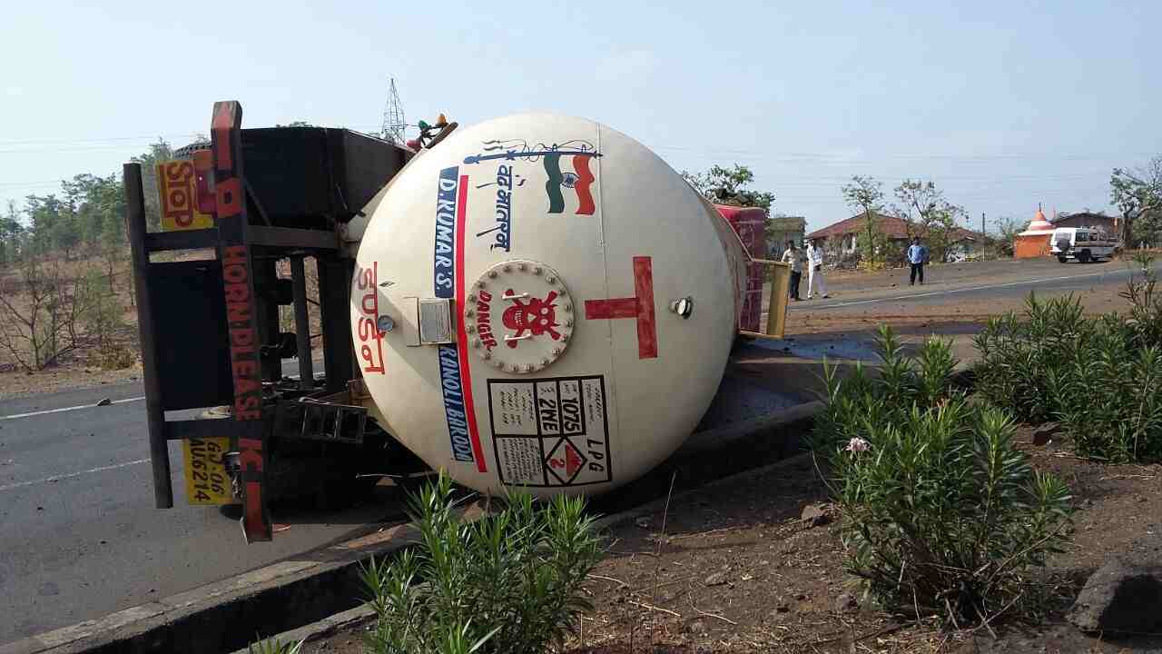 कसारा घाटात गॅसगळती, नाशिक-मुंबई वाहतूक ठप्प