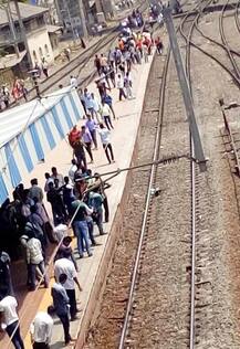 इंडिकेटरवर दिसणारी लोकल कुठे पोहचली? पाहा गुगल मॅपवर