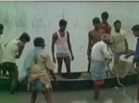 West Bengal Several People Missing After Boat Capsize In Burdwan प. बंगालमध्ये गंगा नदीत बोट उलटून अनेक जण बुडल्याची भीती